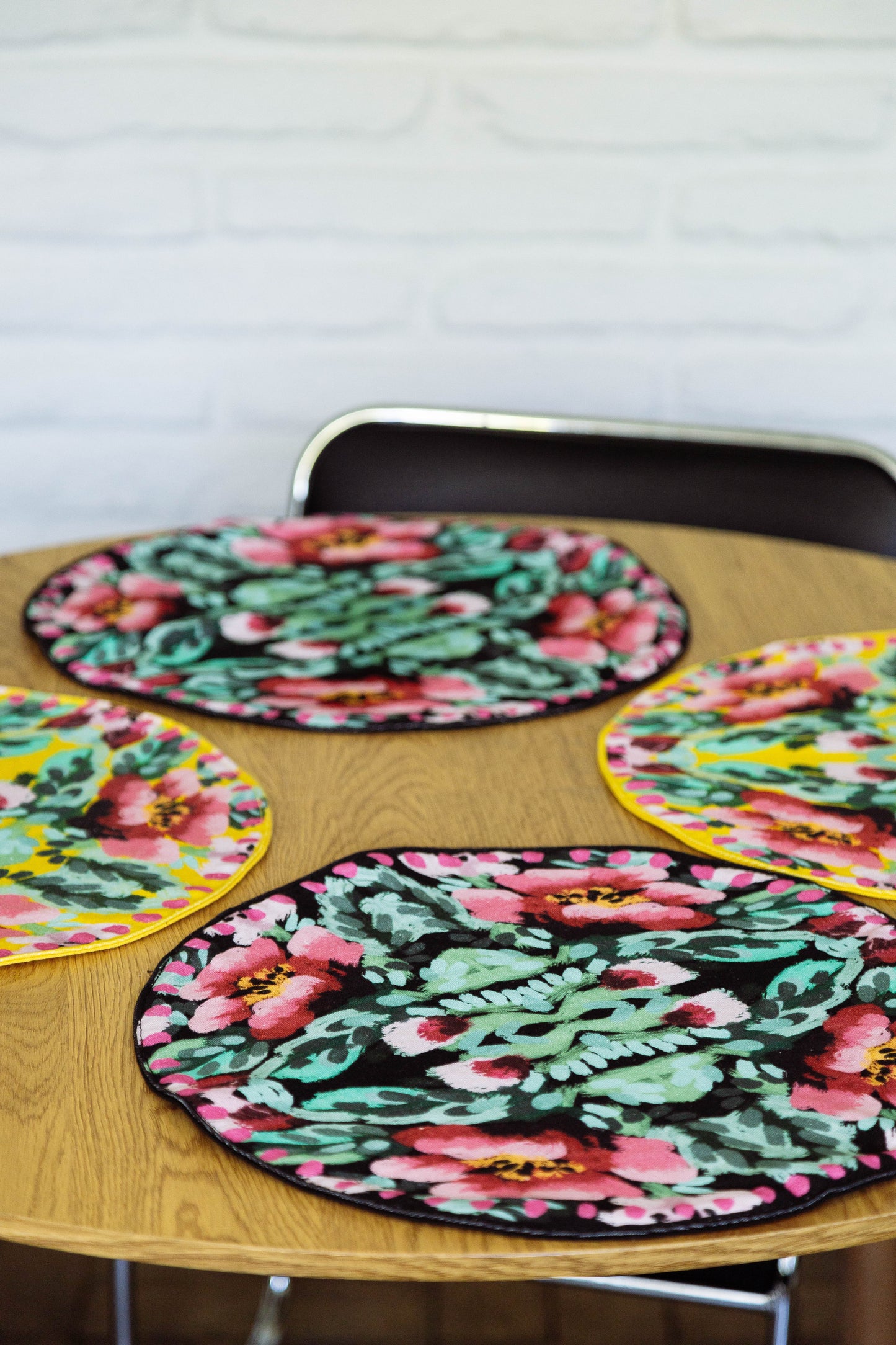 PRESALE TABLE MAT ROSES